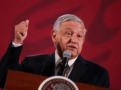 Ofrece López Obrador certeza a banqueros