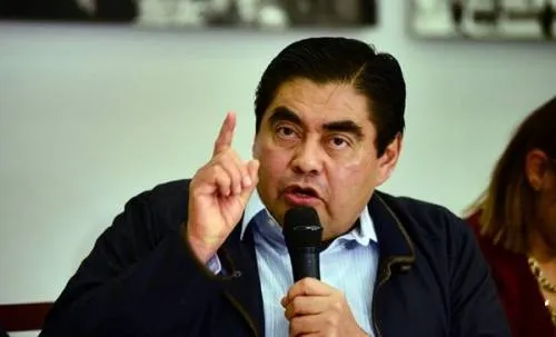 Morena y su guerra civil por Casa Puebla