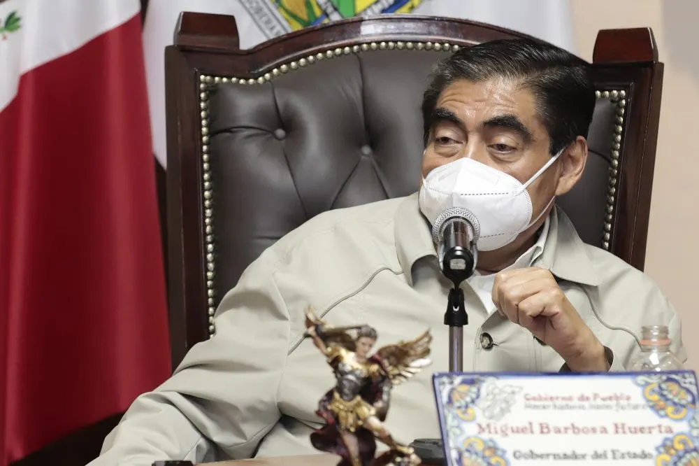 Revisión y limpia de mercados municipales , advierte MBH; algunos están cooptados por la delincuencia , reconoció