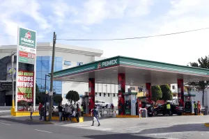 Apenas 100 metros separarán gasolinerías en la capital