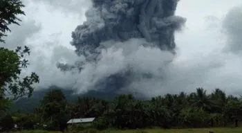 Entra en erupción el volcán Bulusán, en Filipinas