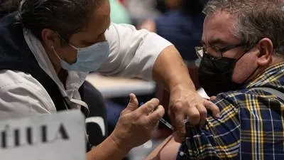 ¿Tienes entre 40 y 49 años? Ya puedes registrarte para la vacuna anti-COVID
