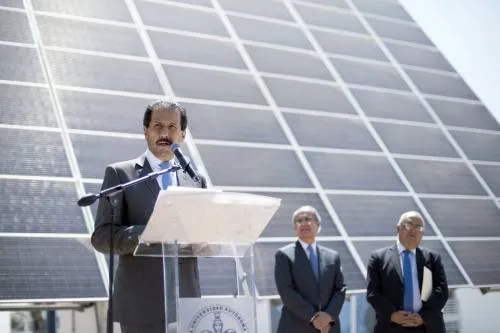 El Rector Alfonso Esparza inaugura seguidor solar de doble eje, único en Latinoamérica
