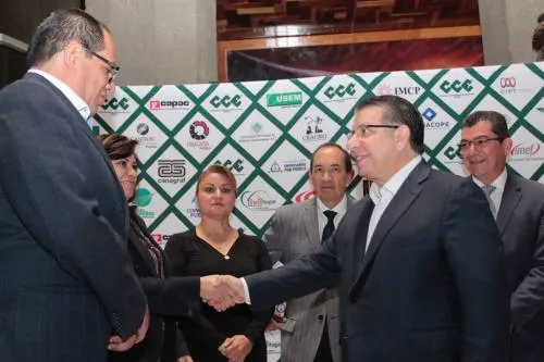 No declinaré en favor de nadie y mejor “miénteme la madre”, sentenció Doger