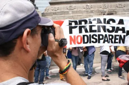 Pide senador a Peña Nieto decrete 3 días de luto nacional por periodistas asesinados