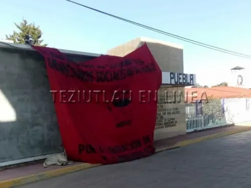 Normalistas de Ayotzinapa se suman a paro de escuela en Puebla