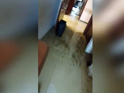 Hospital de Pemex de Villahermosa ahora se inunda de aguas negras