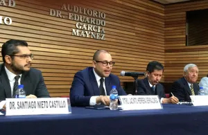 Participa Serrallonga en mesa de análisis en la UNAM
