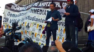 Actores se suman a exigencia de aparición de normalistas