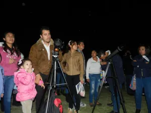 Celebran Noche de las Estrellas en Puebla