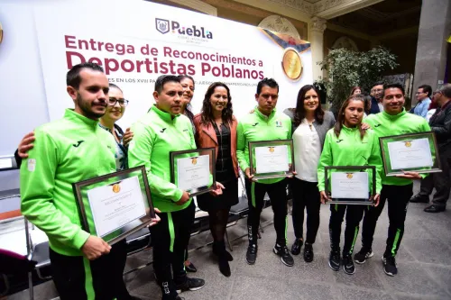 Entregan reconocimientos a deportistas poblanos destacados de Lima 2019