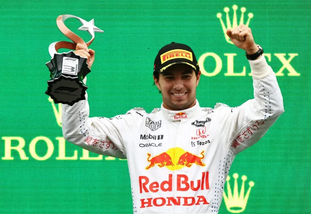 EL piloto mexicano Sergio Pérez consiguió el tercer puesto en el “Gran premio de Turquía”