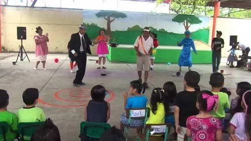 En preescolar de Ecatepec niegan acceso al Festival del Padre a niños sin papá