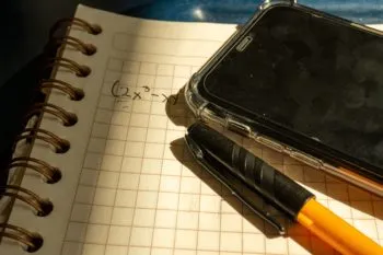 SEP Puebla confirma que celulares no se utilizarán durante la jornada escolar en primaria y secundaria