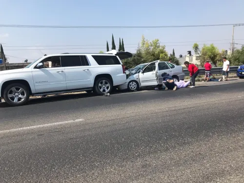 Dos hombres resultaron heridos al ser arrollados por un automóvil
