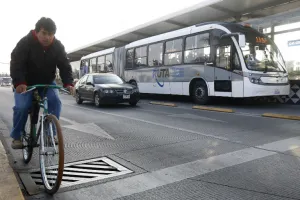 Agentes de Tránsito orientan a automovilistas por L2 de RUTA