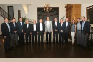 Se reúne gobernador con integrantes de la Canacem