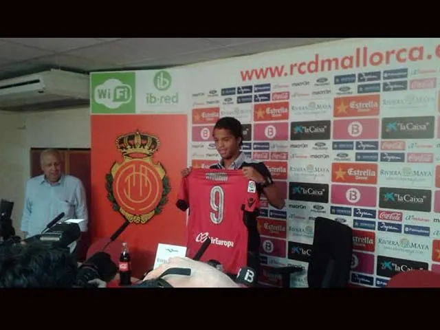 Mallorca presenta a su nueva estrella, Giovani dos Santos