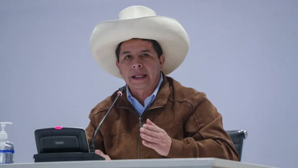Remueve presidente de Perú a su gabinete a 69 días de llegar al cargo