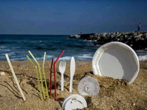Europa prohíbe platos, cubiertos y envases desechables
