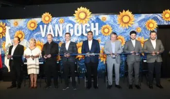 Inaugura Sergio Salomón Céspedes la exposición “Van Gogh The Immersive Experience”, en el Centro Expositor