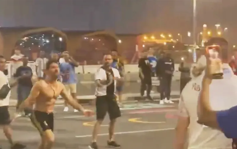 ¡Hay tiro, hay tiro!, mexicanos y argentinos protagonizan batalla campal en Qatar