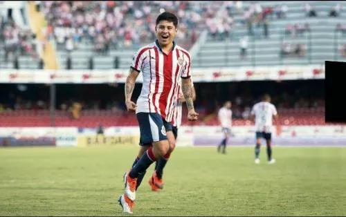 Eduardo “Chofis” López y Chivas alcanzan acuerdo