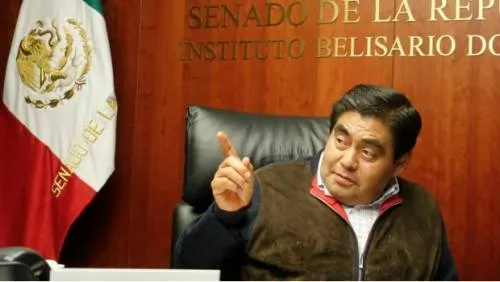 Hacen oficial su renuncia al PRD 12 senadores encabezados por Barbosa