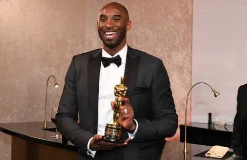 Piden retirar el Oscar a Kobe Bryant