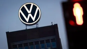 Volkswagen mantiene oferta de 3.6% salarial al Sitiavw tras seis días de negociación