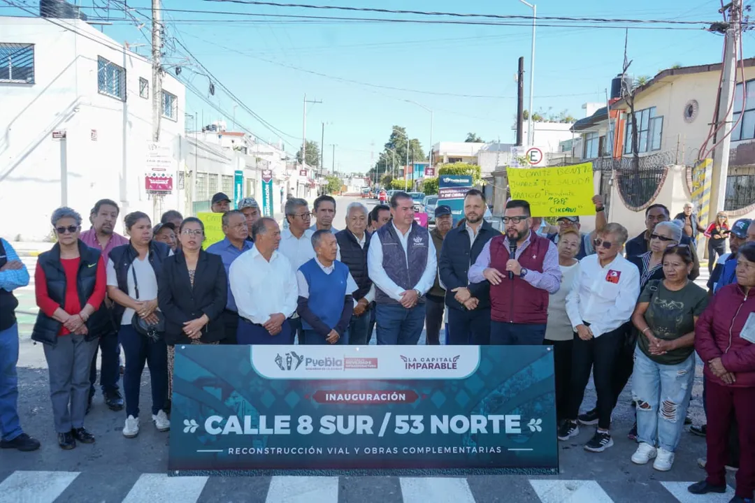 Entrega Ayuntamiento de Puebla infraestructura vial en la colonia Aquiles Serdán