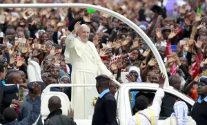 Asisten 300 mil personas a misa del papa en Kenia