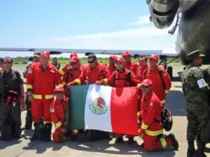 Llega a Ecuador personal de rescate proveniente de México