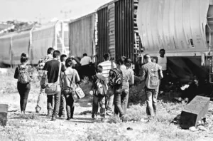 Récord de 200 mil migrantes detenidos en México en 2015