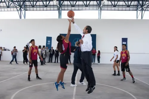Entrega Esparza techado de cancha de usos múltiples y unidad del STU al Complejo Regional Sur