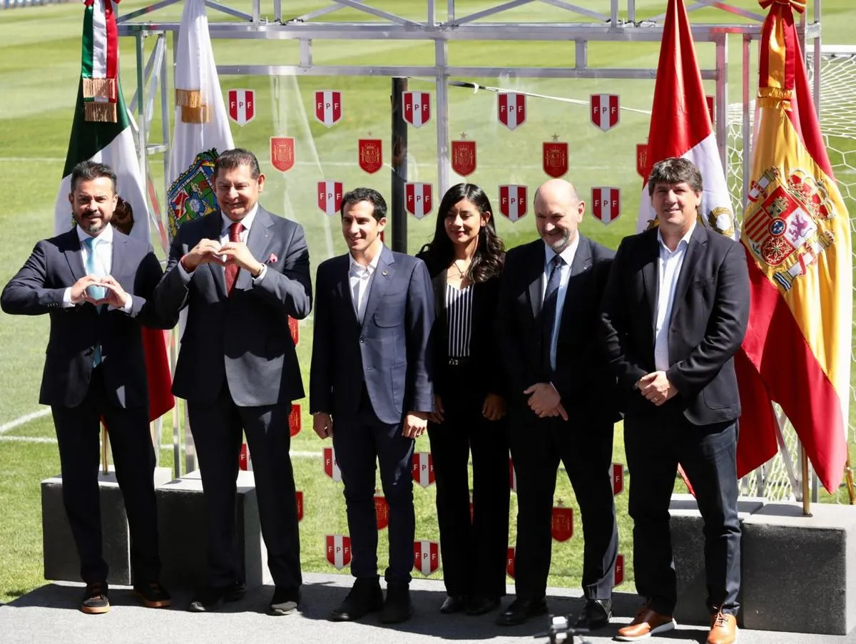 presentacion-espana-vs-peru-estadio-cuauhtemoc