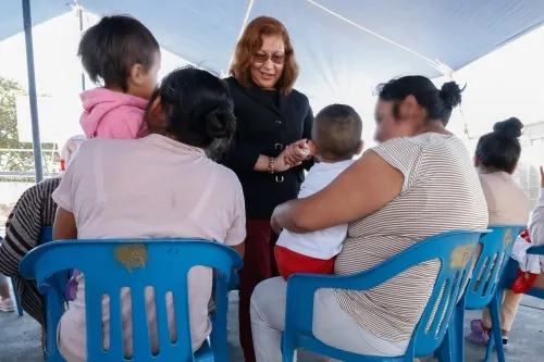 Reparte SEDIF juguetes a hijas e hijos de mujeres en situación de reclusión del penal de San Miguel