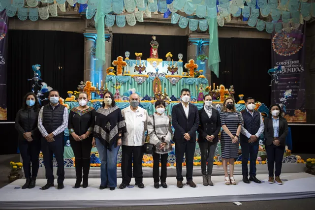 La Rectora Lilia Cedillo inaugura el Corredor de Ofrendas del Día de Muertos