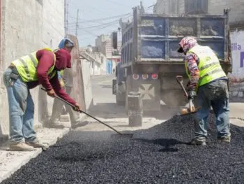 Pepe Chedraui supervisa avances del programa “Bacheando Puebla 2026” en Xochimehuacan