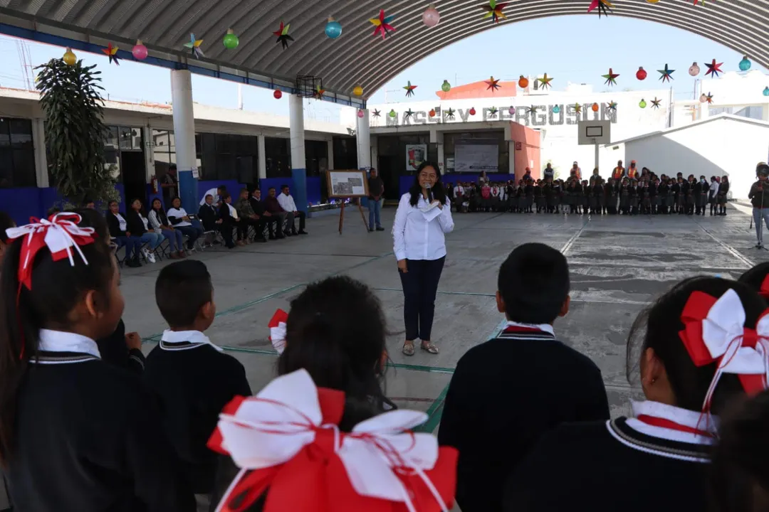 Ariadna Ayala mejora infraestructura educativa en Atlixco