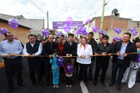 Eduardo Rivera inaugura obra de pavimentación en Xonacatepec
