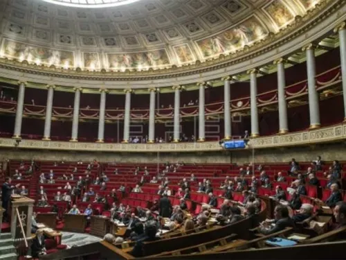 En Francia, dan 24 horas para retirar contenidos de odio en Internet