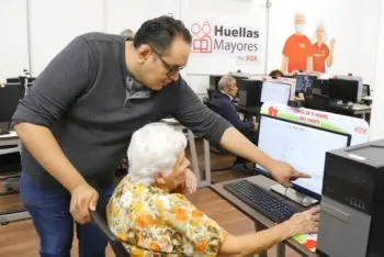 Abre SMDIF Puebla Taller de Computación para personas adultas mayores