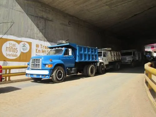 Hasta 40 mdp. han perdido transportistas de la construcción por robos de unidades en carreteras