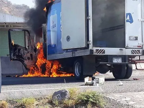 Tras captura de “El Jordy”… bloqueos y quema de vehículos en Tierra Caliente