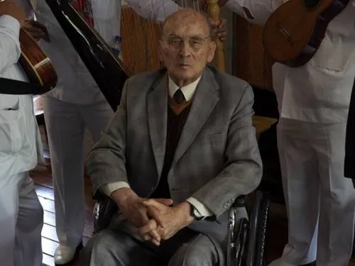 Hospitalizan al expresidente Luis Echeverría