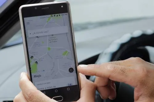 Congreso y CTEP realizarán foro para mejorar servicio de taxis y ser competitivos con UBER