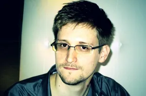 Edward Snowden podrá permanecer en Rusia por tres años