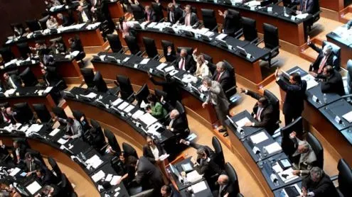 Avanzan impuestos a refrescos en el Senado