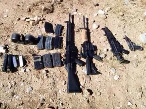 Entre matorrales, Ejército encuentra arsenal en Sonora